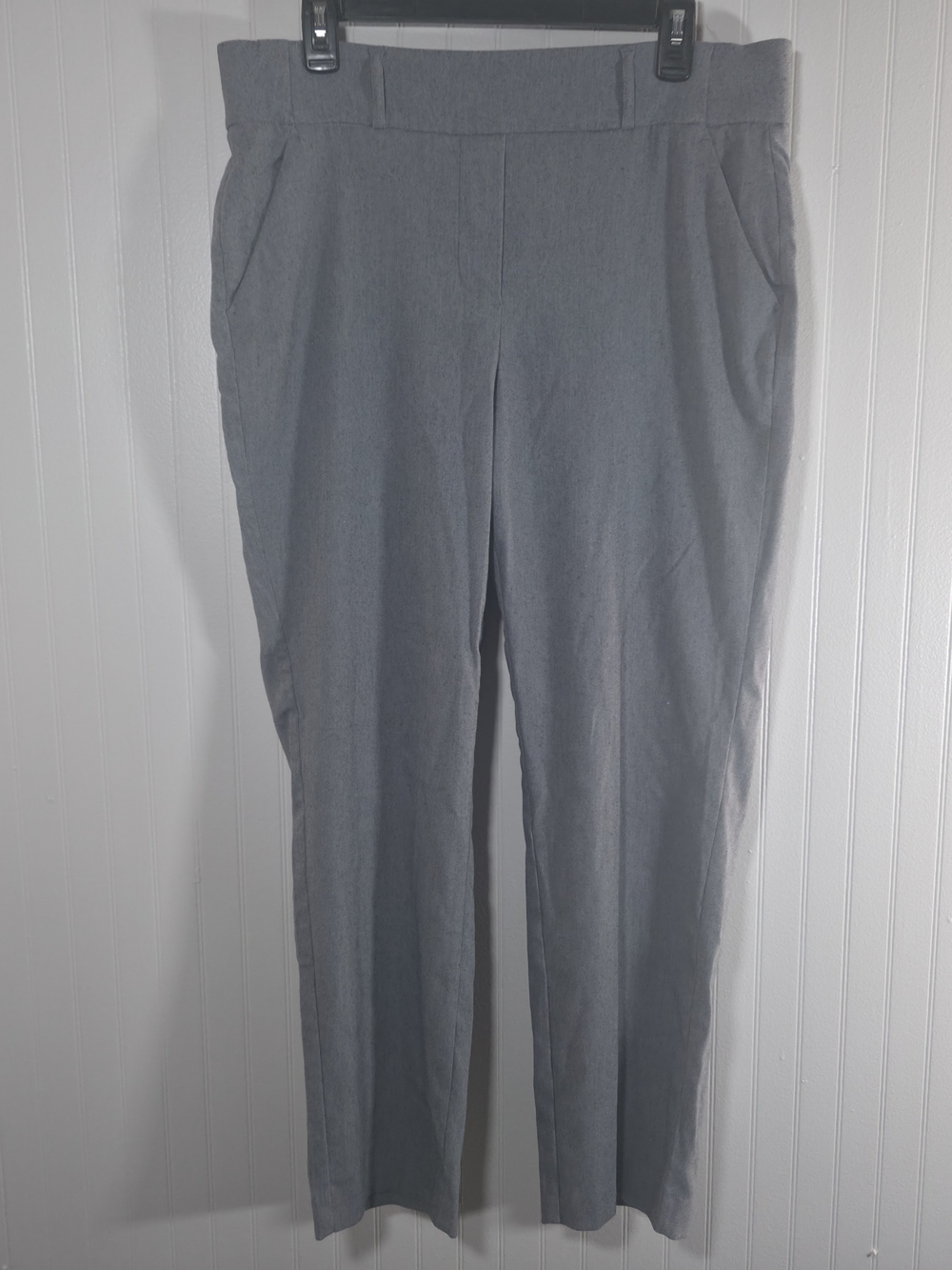 Large Simply Vera Vera Wang Gray Knit Top with Logo Label